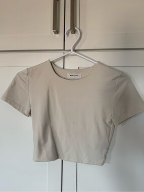 Aritzia Babaton Contour Crew Cropped T-shirt - Bone